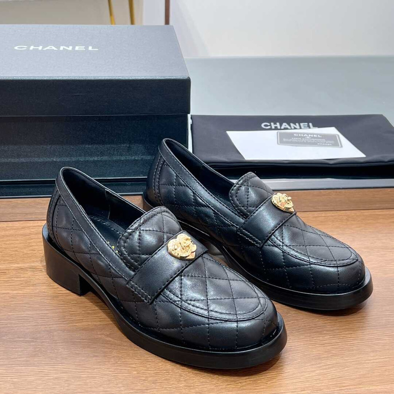 Ch*el lambsin loafter black