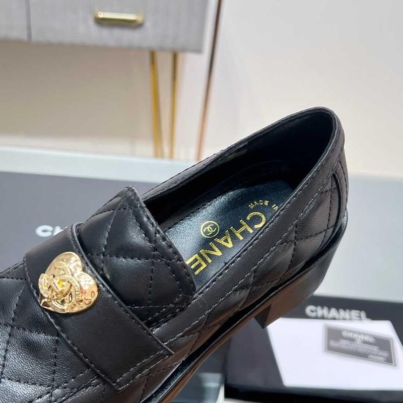 Ch*el lambsin loafter black