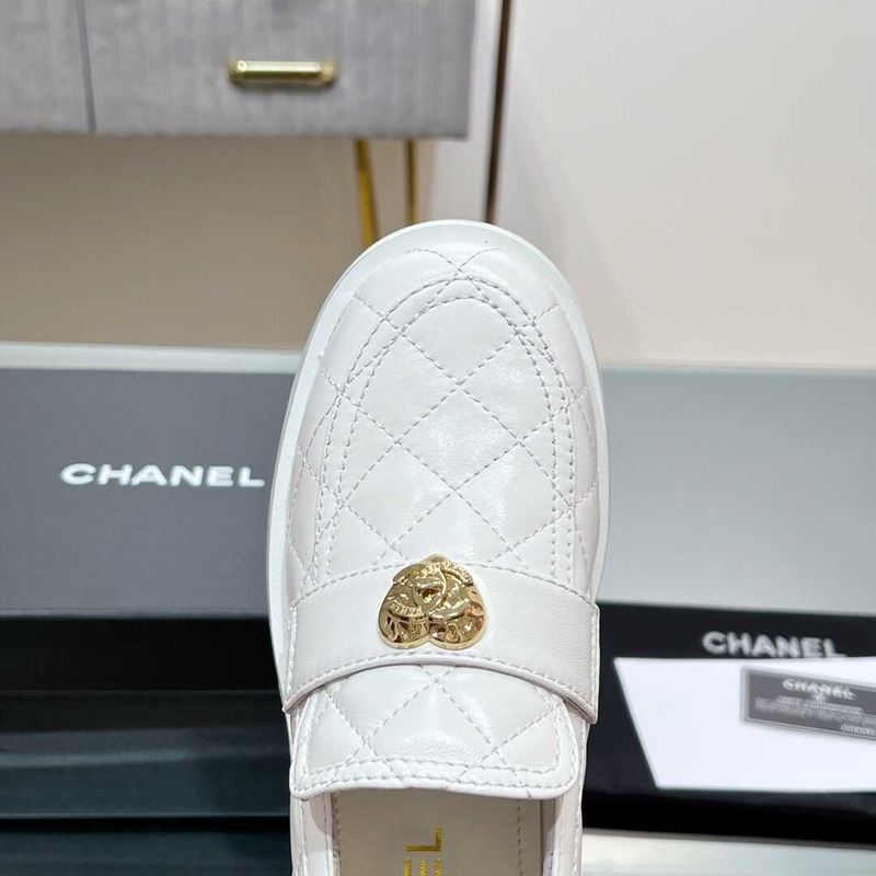 Ch*el lamskin leather loafter white