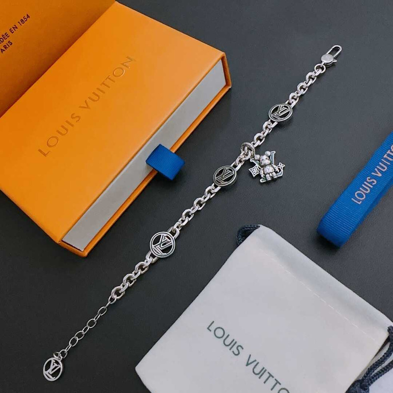 l**is V*t*n metal bracelet