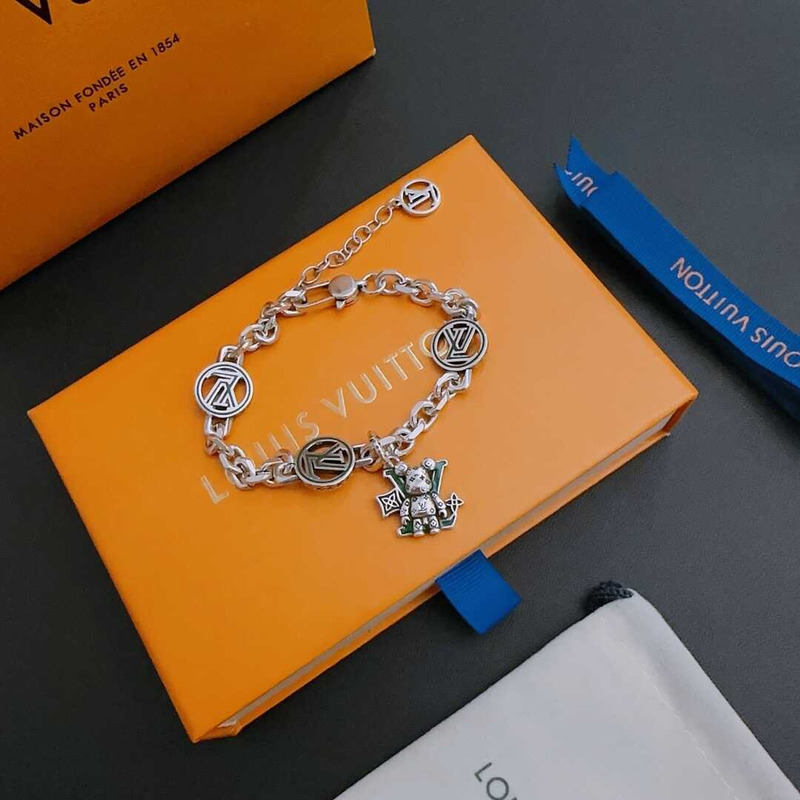 l**is V*t*n metal bracelet