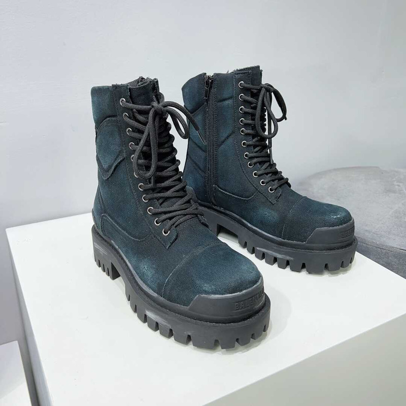 Ba*len*cia*ga distressed lace-up boots dark blue