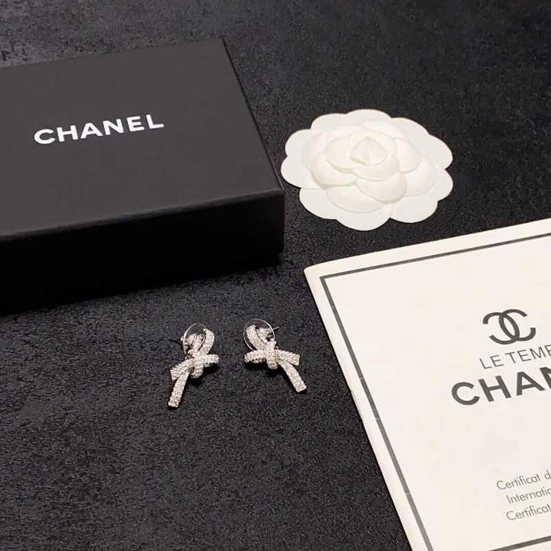ch*el bow tie sparkling Di*m*nd earrings