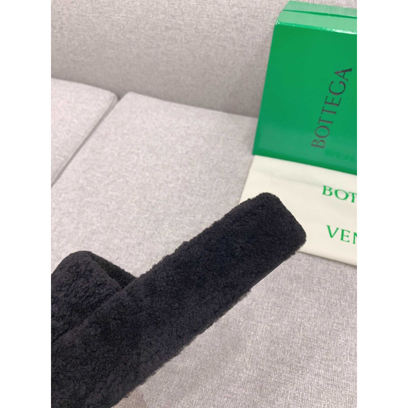 Bo*te*ga ve*ne*ta resort teddy shearling slides black