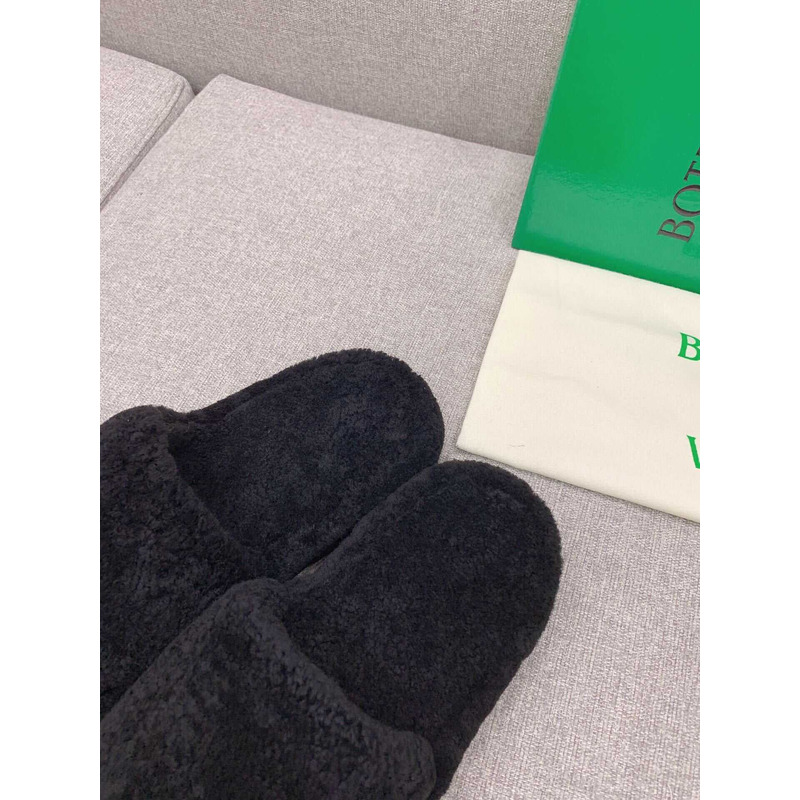 Bo*te*ga ve*ne*ta resort teddy shearling slides black