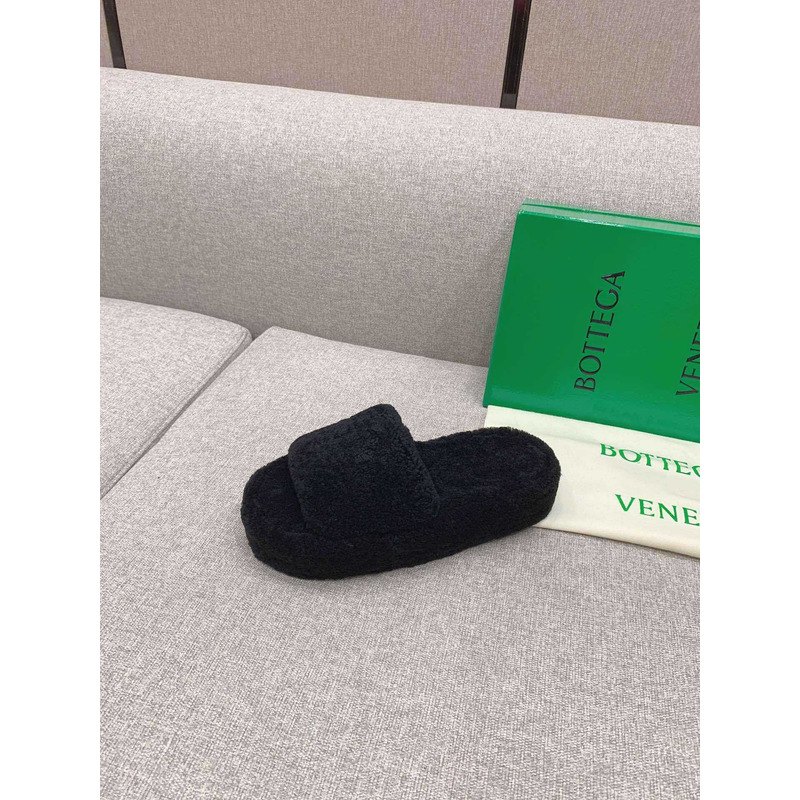 Bo*te*ga ve*ne*ta resort teddy shearling slides black