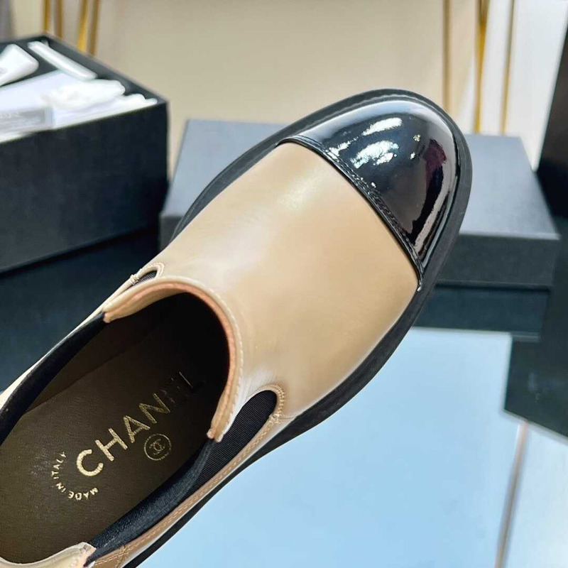 Ch*el calfskin cc logo chelsea boots beige