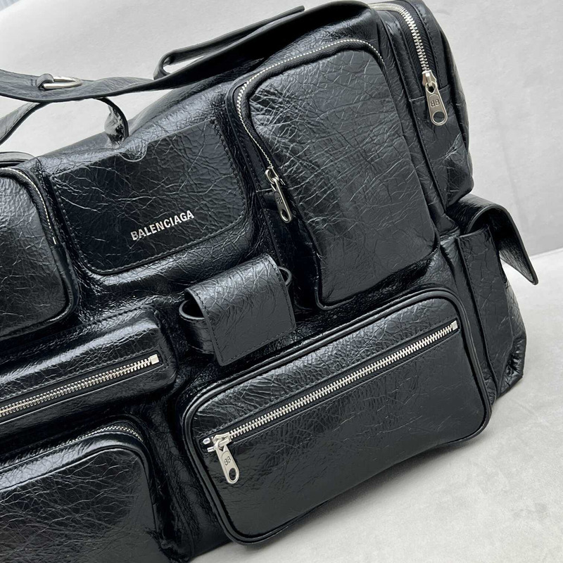 ba*len*cia*ga S*perbusy large sling bag in black