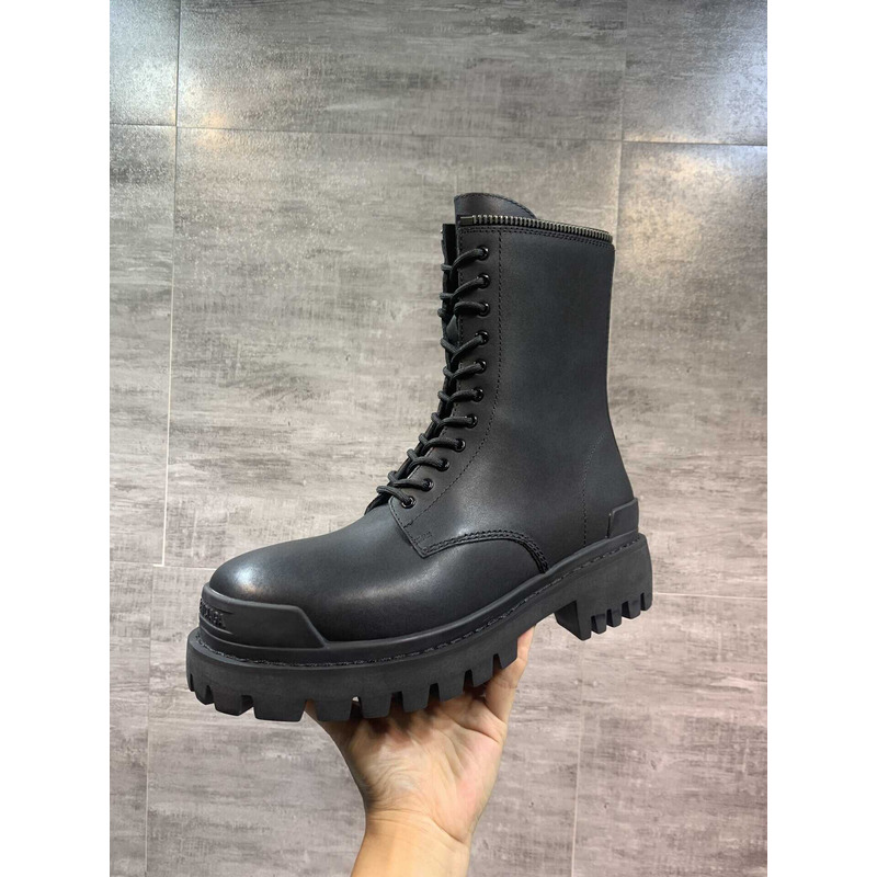 Ba*len*cia*ga flat boots black