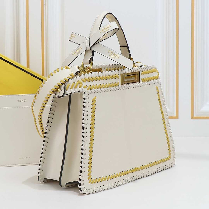 F**di  peekaboo iseeu bag white