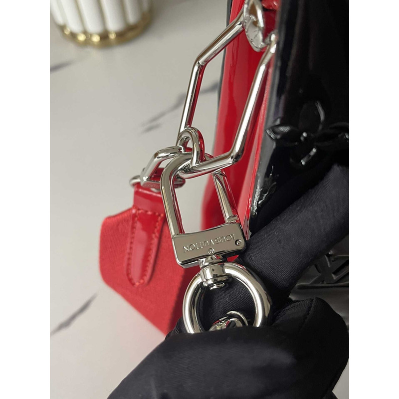 l**is V*t*n coussin mm black/red