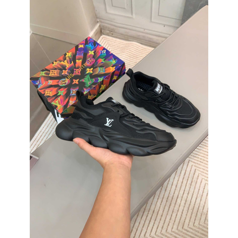 l**is V*t*n sneaker black