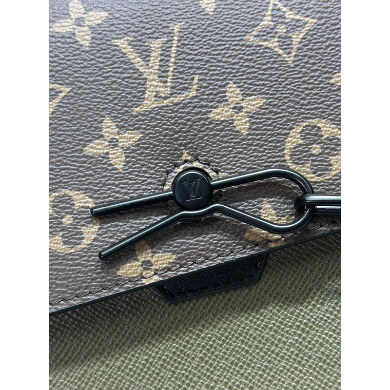 l**is V*t*n robusto briefcase monogram taiga brown&green