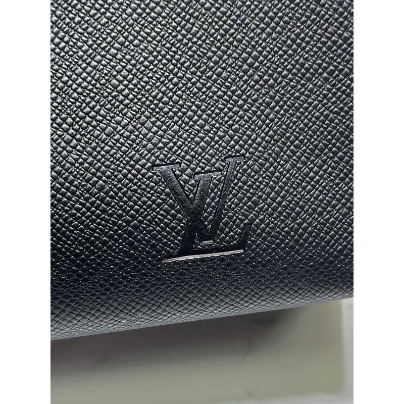 l**is V*t*n robusto briefcase monogram taiga brown&black