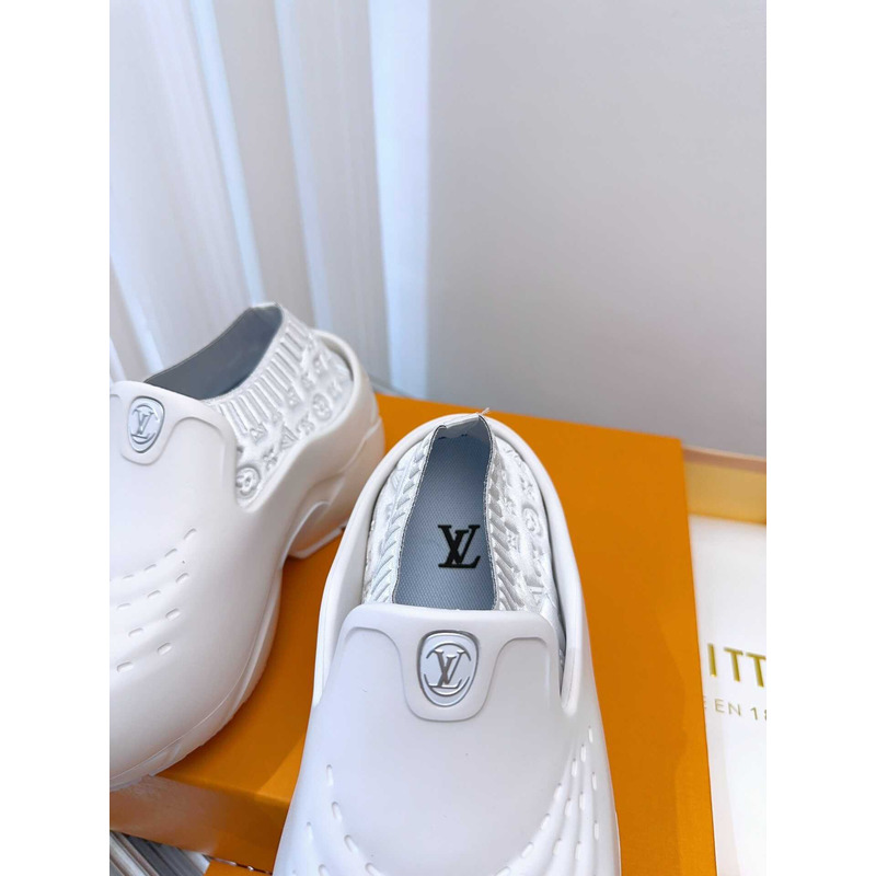l**is V*t*n foam clogs white