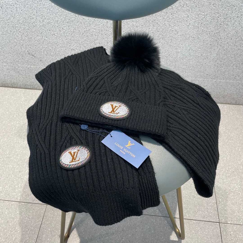 l**is V*t*n pom-pom cap and scarf black