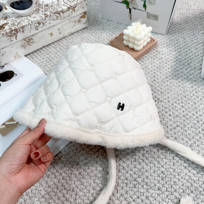 H**mes bucket cap white