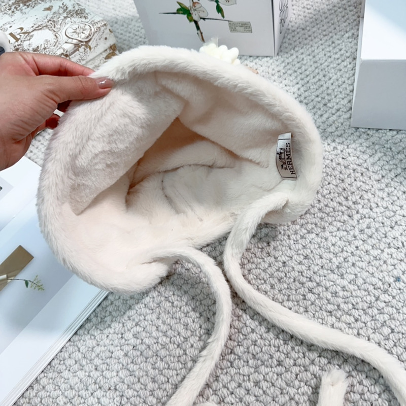 H**mes bucket cap white