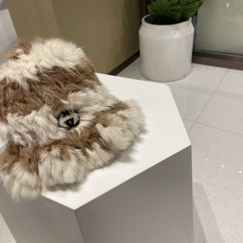 G*u*i gg fur bucket hat white&brown