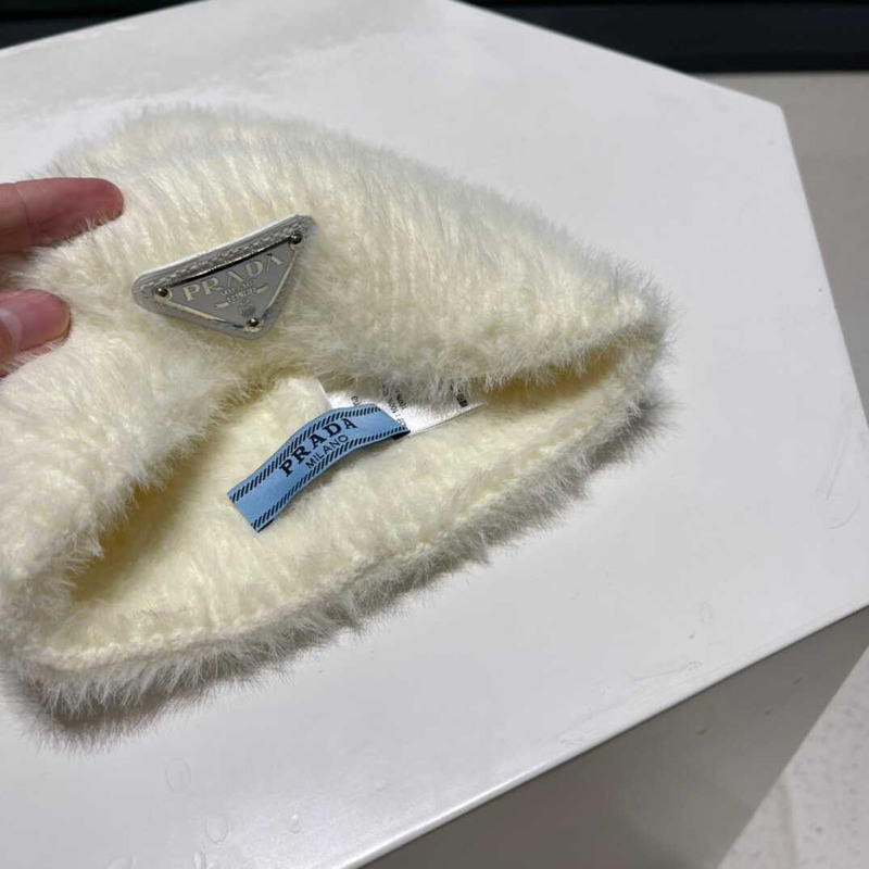 Pra*a knitted hat white