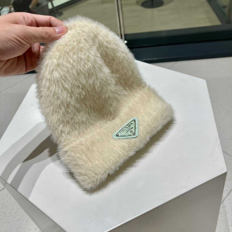 Pra*a knitted hat white