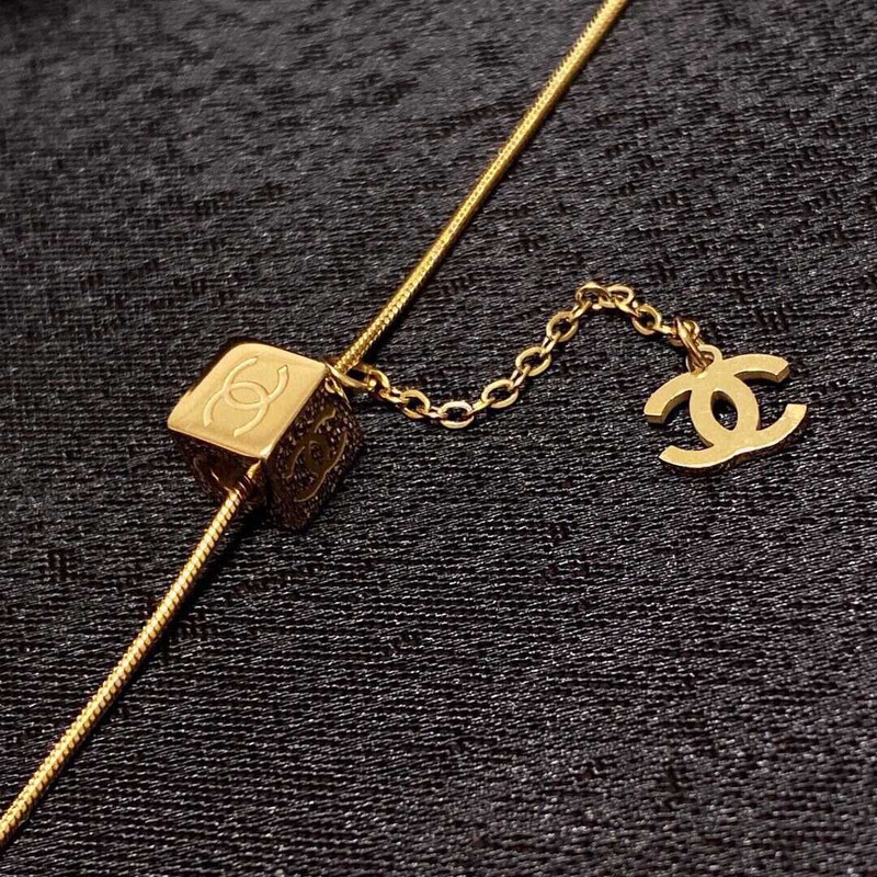 Ch*el cc pendant necklace gold