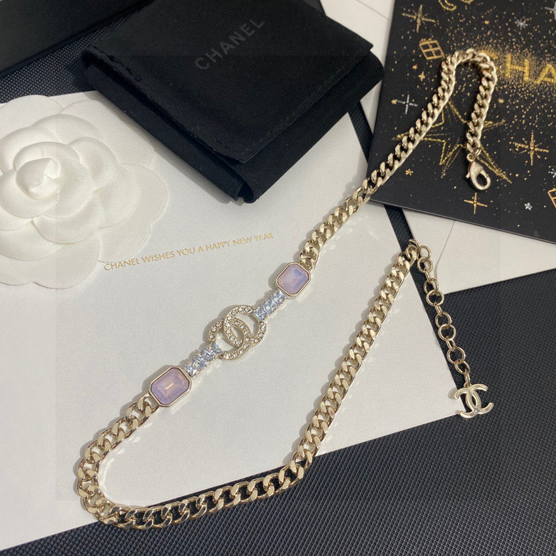ch*el logo Di*m*nd necklace