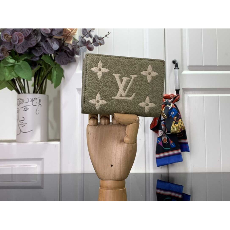 l**is V*t*n capucines xs wallet green