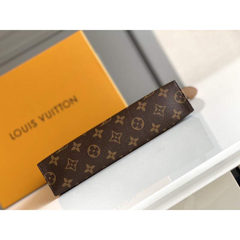 l**is V*t*n pochette monogram