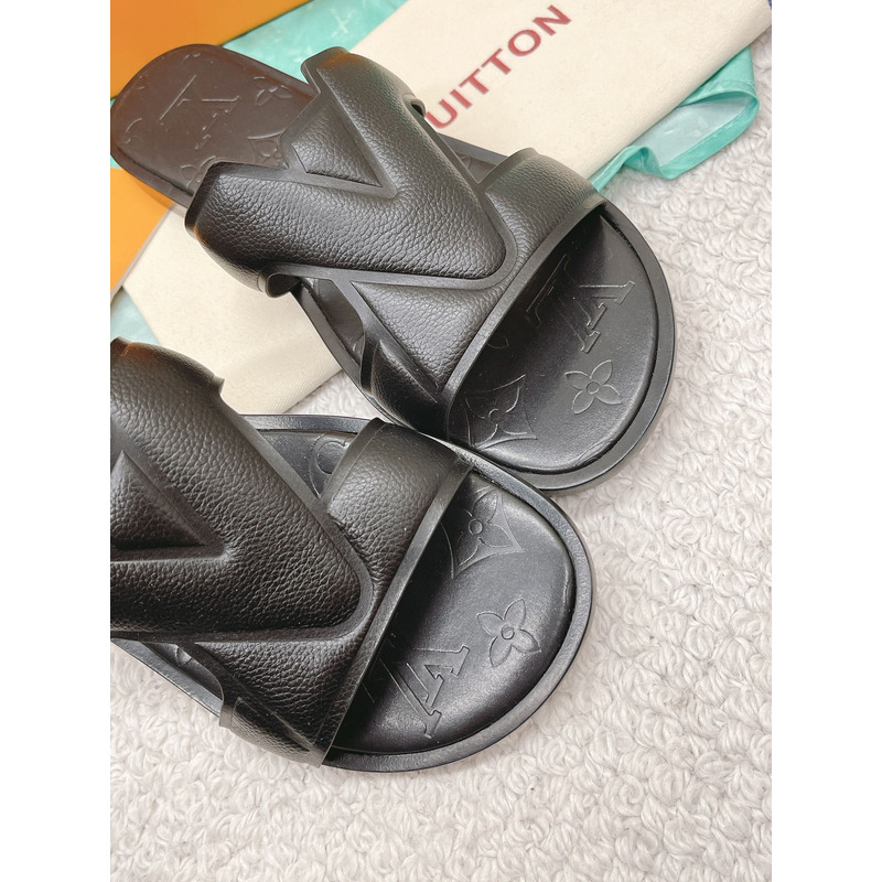 l**is V*t*n  lv oasis mule sandal in black