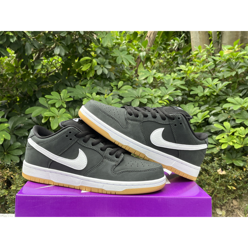 Nike SB Dunk Low Black Gum