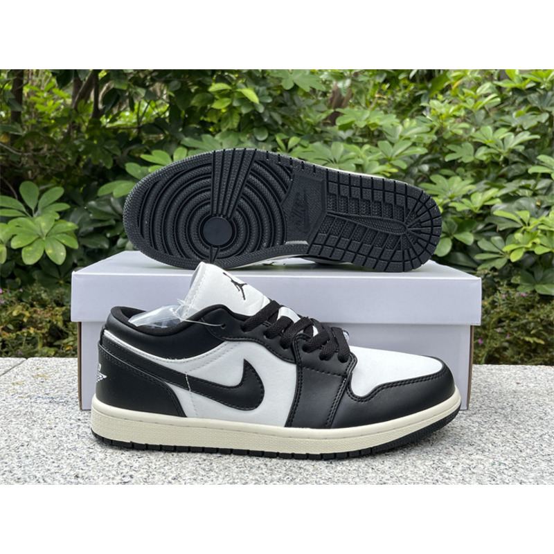 Jordan Wmns Air Jordan 1 Low Top Black And White