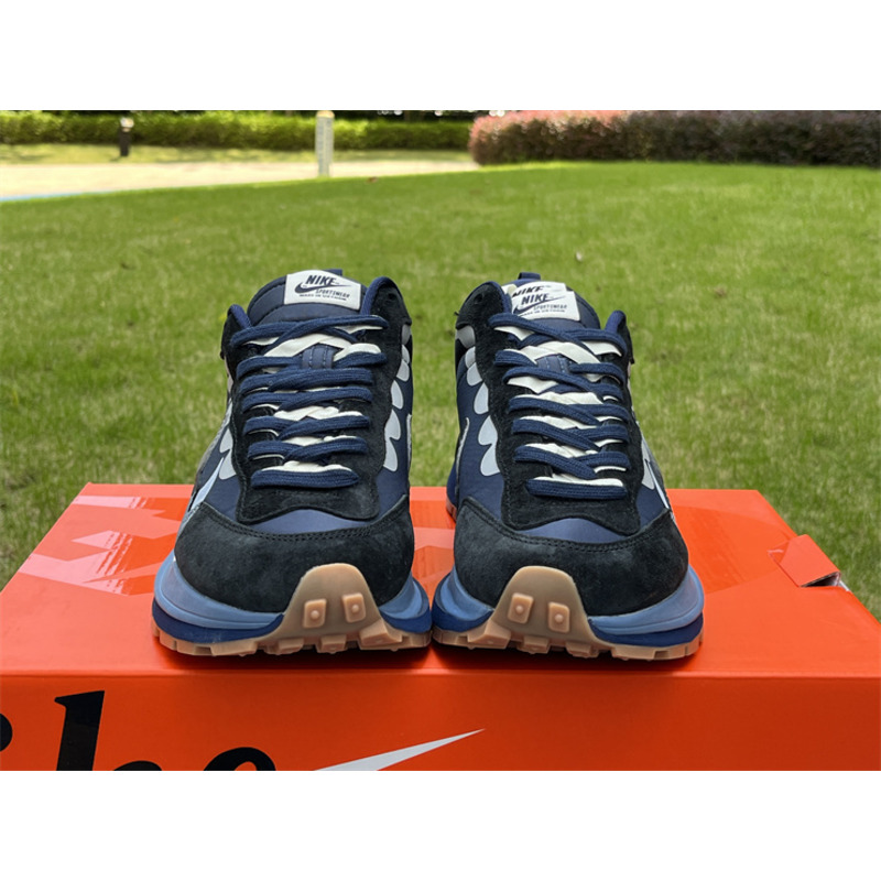 NikeSacai x VaporWaffle “Tour” Sneaker Dark Blue