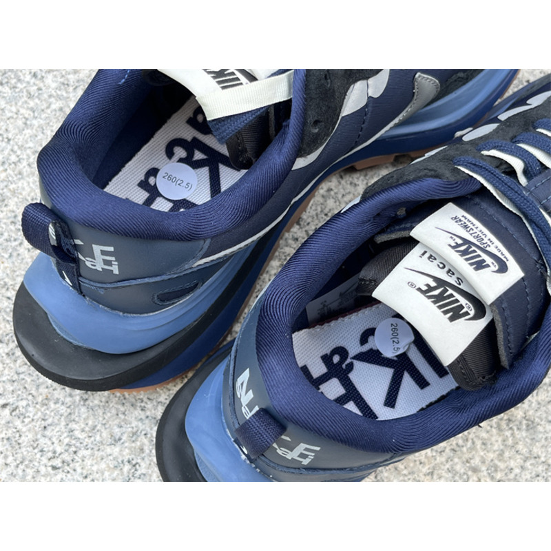 NikeSacai x VaporWaffle “Tour” Sneaker Dark Blue