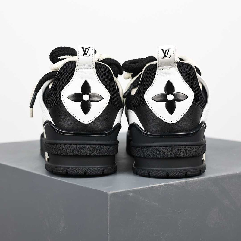 l**is V*t*n skate sneaker black
