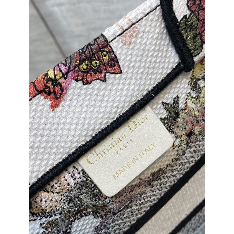 D*or small D*or book tote handbag embroidery white multi