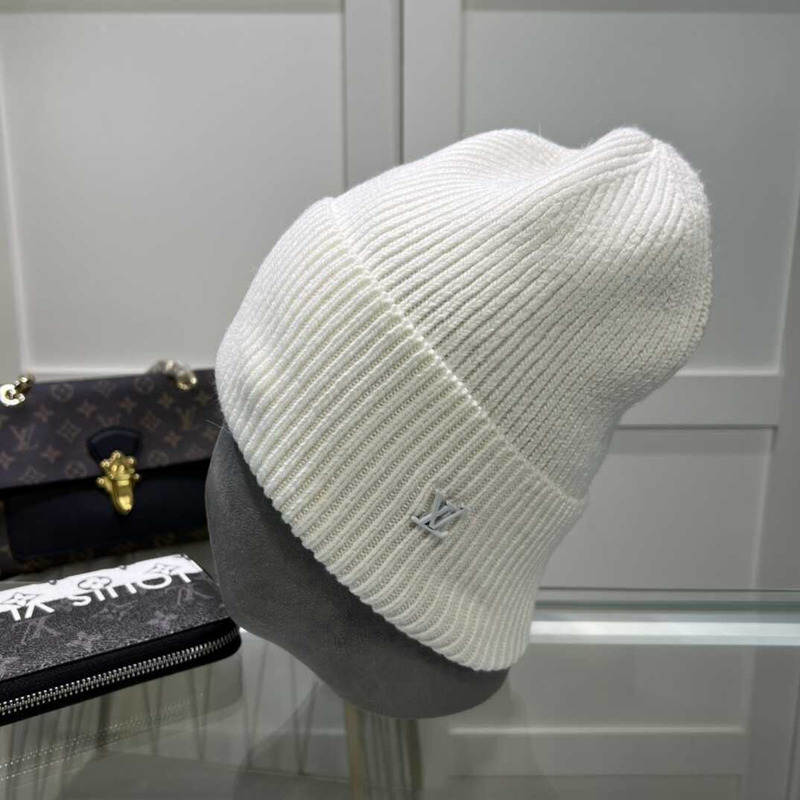 l**is V*t*n cashmere ahead beanie white