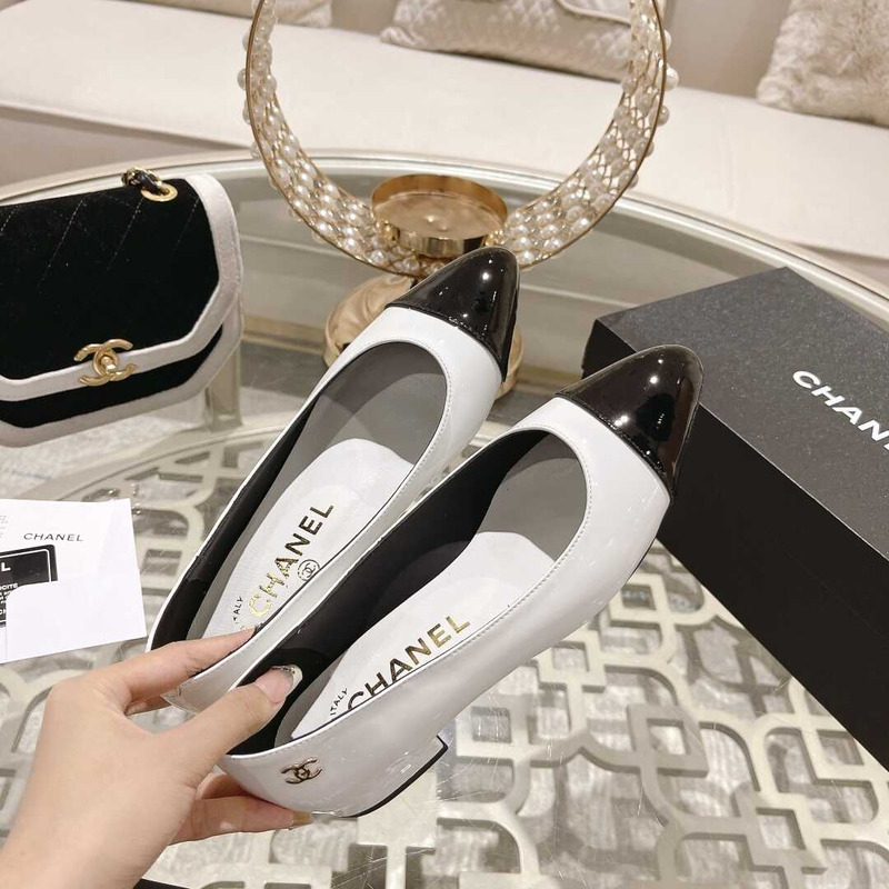 Ch*el flats white and black