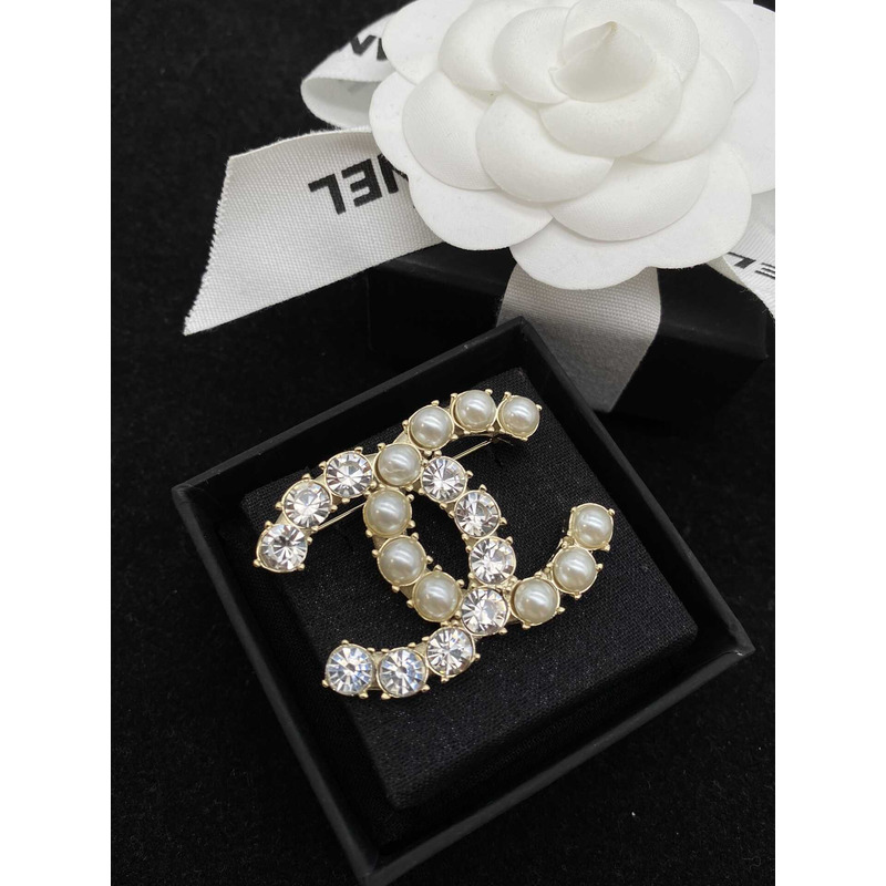 ch*el cc pearls Di*m*nds brooch