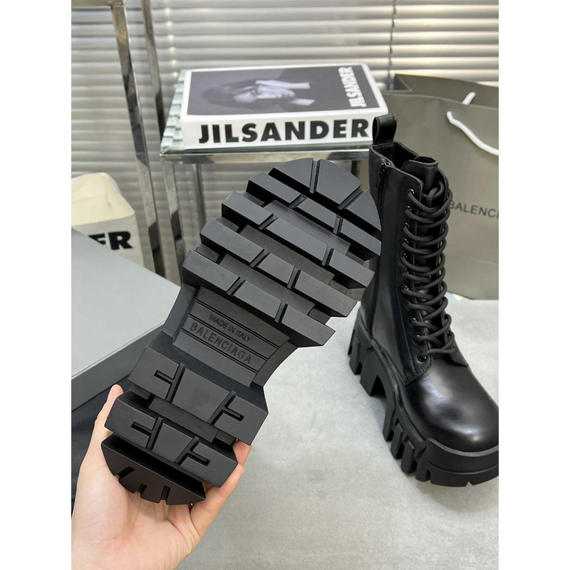 Ba*len*cia*ga lace-up leather ankle boots black