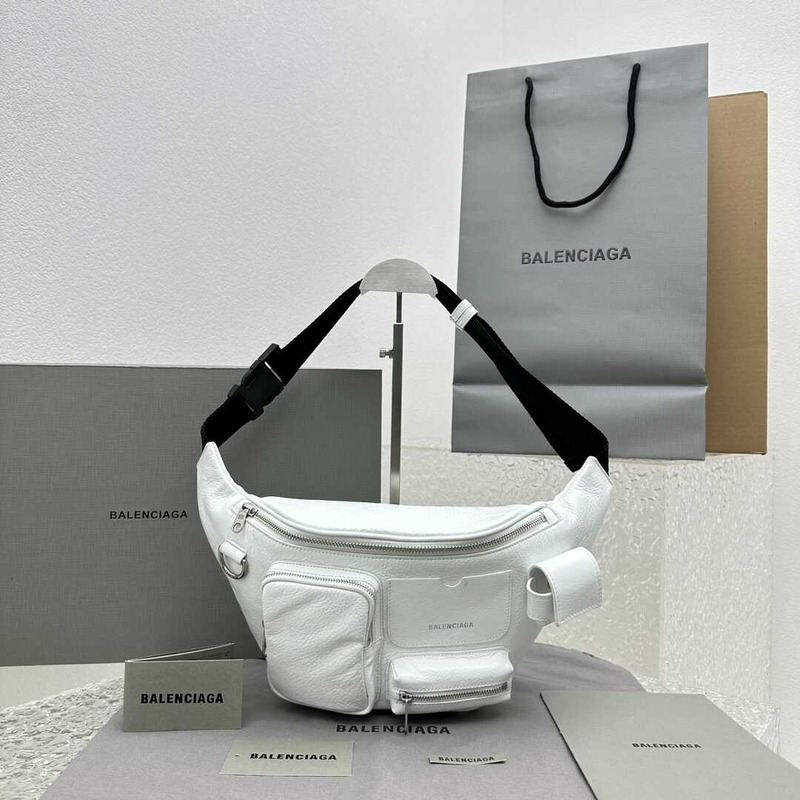 ba*len*cia*ga men\''s S*perbusy beltpack in off white