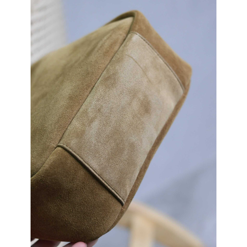 saint laurent le 5 À 7 S*pple small in suede brown