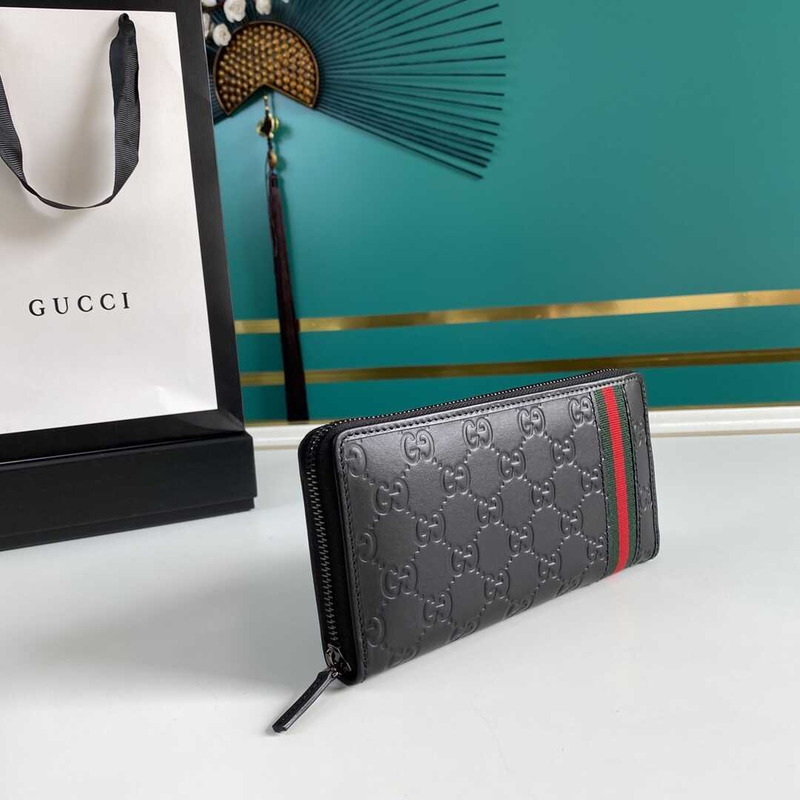 g*u*i gg S*p*e canvas black