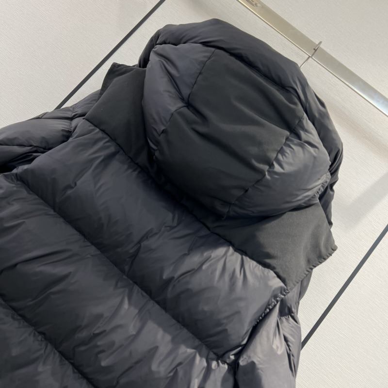 B**rry detachable sleeve hooded puffer jacket black
