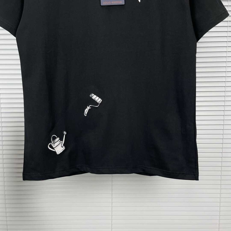 l**is V*t*n cotton t-shirt black