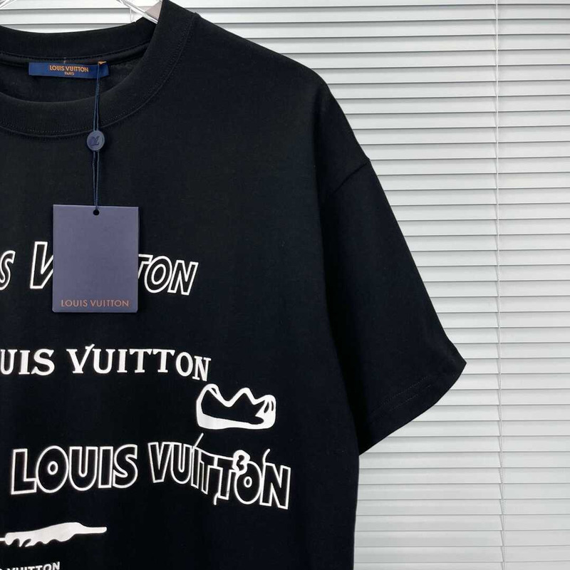 l**is V*t*n t-shirt black