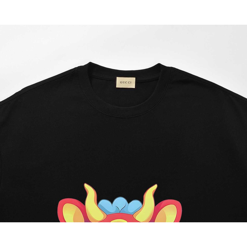 G*u*i logo printed dragon t-shirt in black