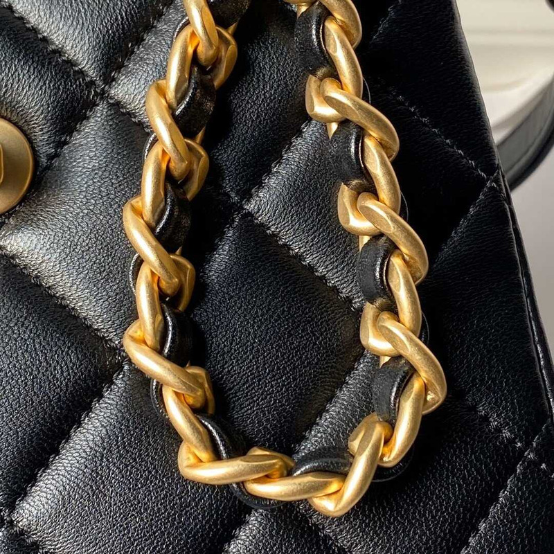 Ch*el shoulder bag in black