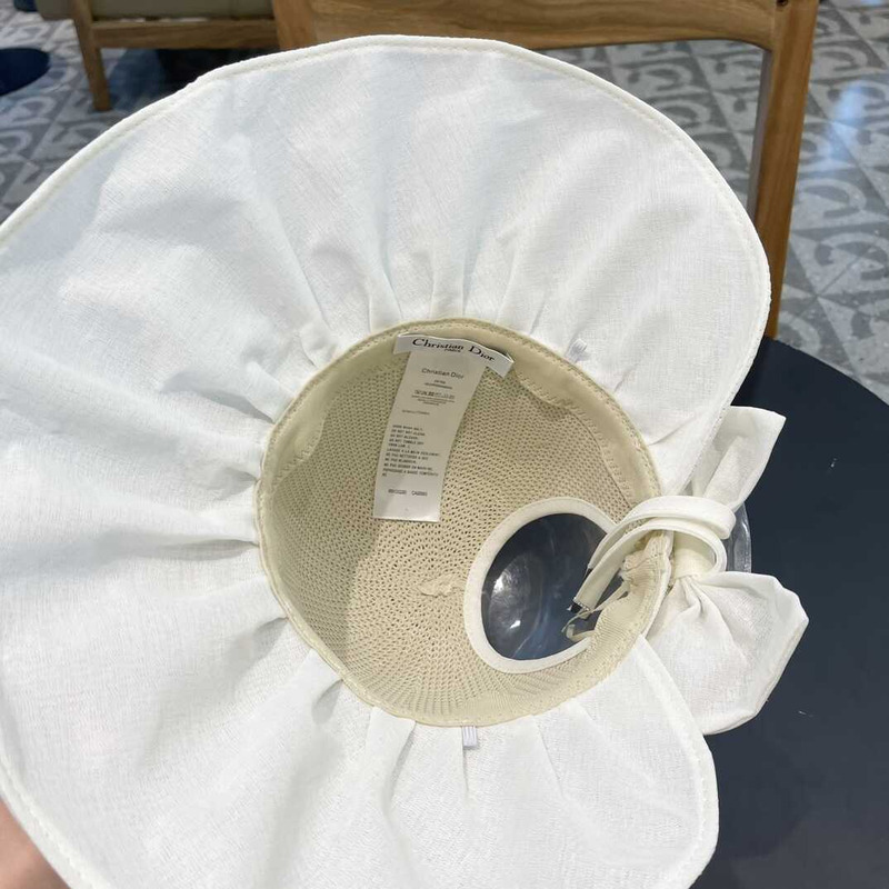 D*or logo bucket hat in white