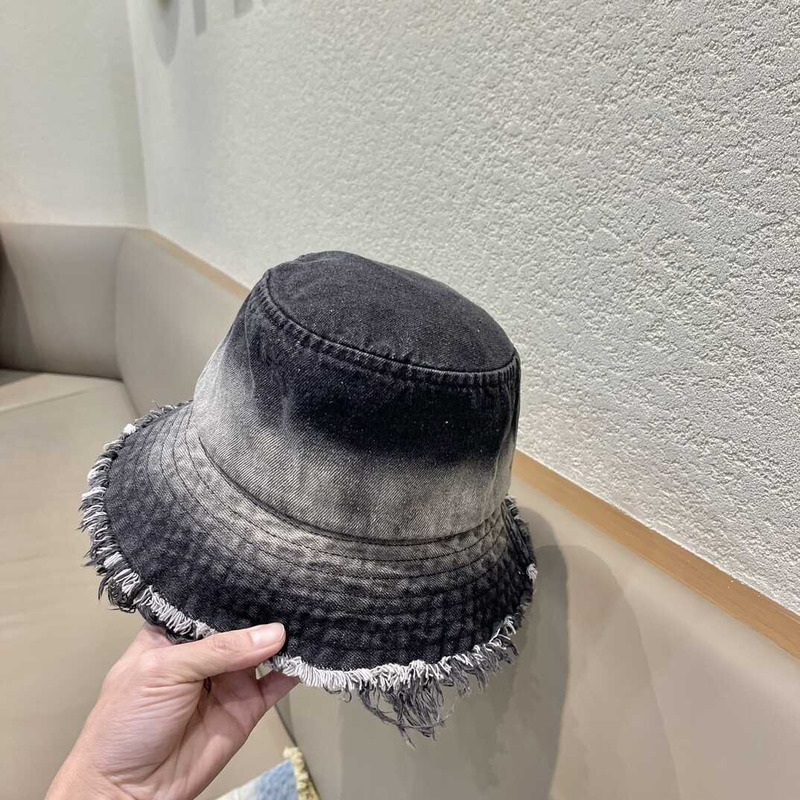 D*or logo bucket hat in black